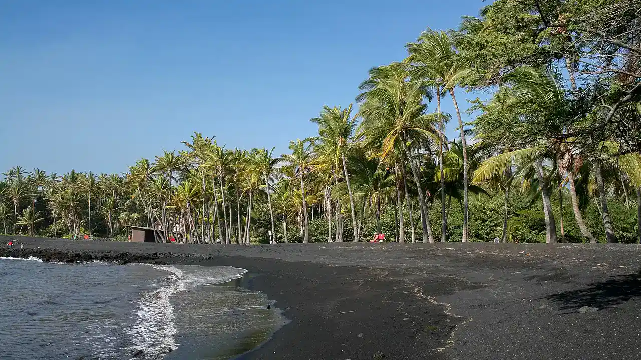 Living in Hawai‘i: Costs, Lifestyle, Pros & Cons