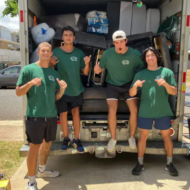 apartment movers Hawaii - Bill's Moving and Shipping apartment movers in front of a truck